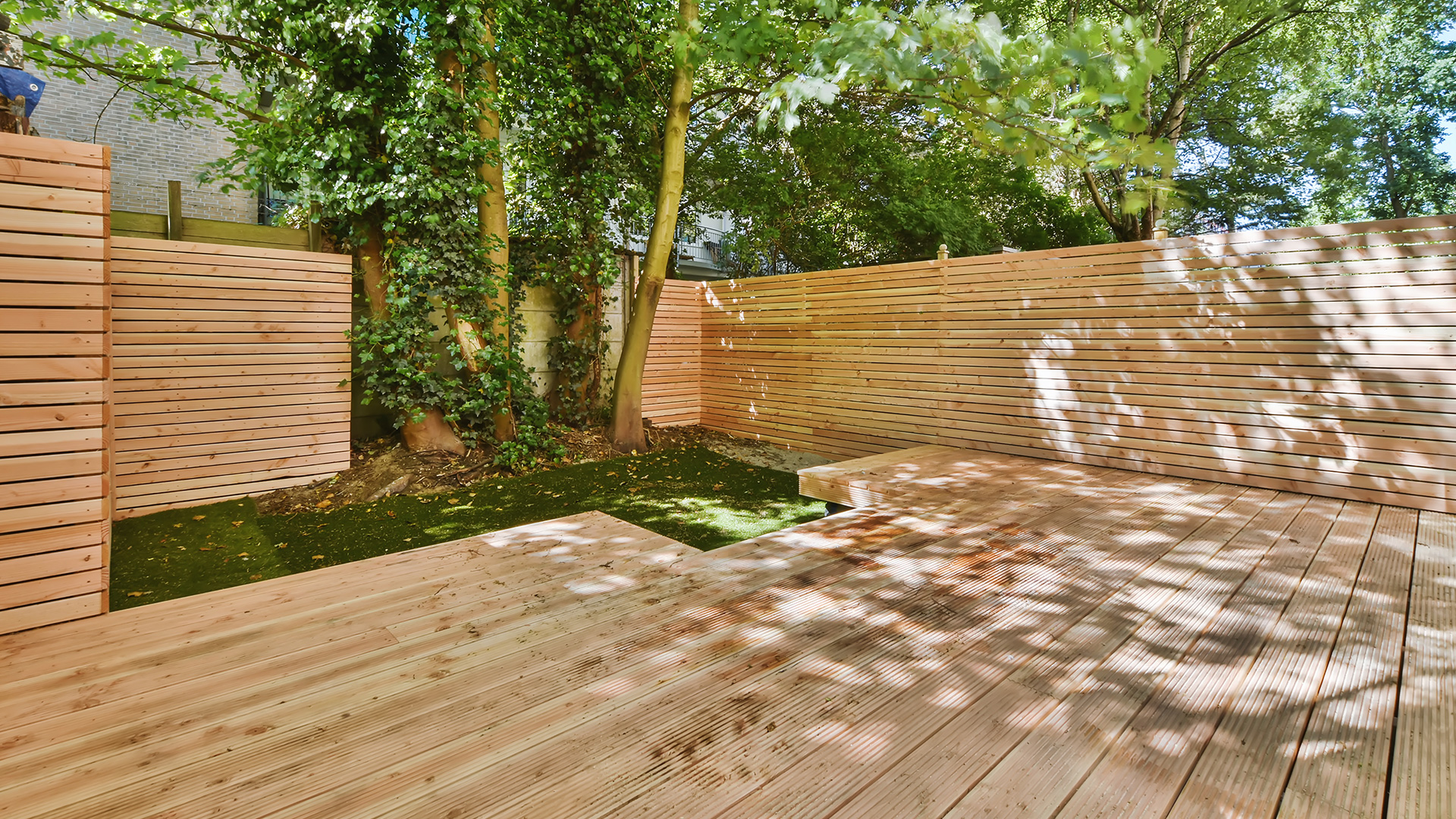 t Outdoor Space Solutions, we design and build bespoke summer houses and outdoor bars that bring your garden to life — perfect for relaxing, entertaining, or adding valuable extra space to your home. 